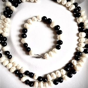 Fresh water black and white Pearl necklace and bracelet